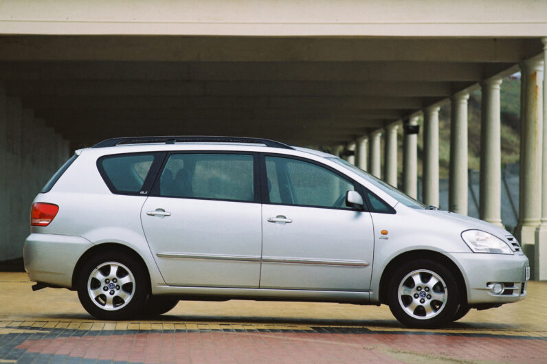 TOYOTA AVENSIS VERSO