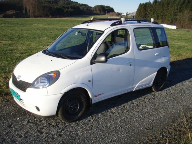 YARIS VERSO | 2000